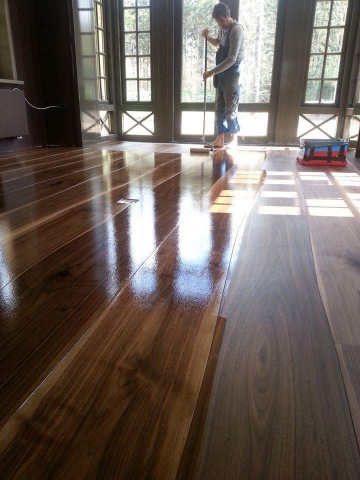 varnishing floors beauty