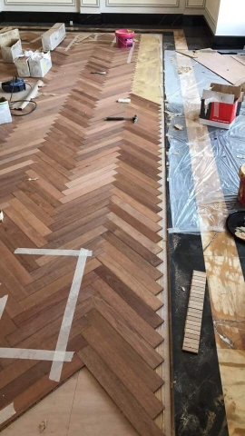 Solid wood floor installation